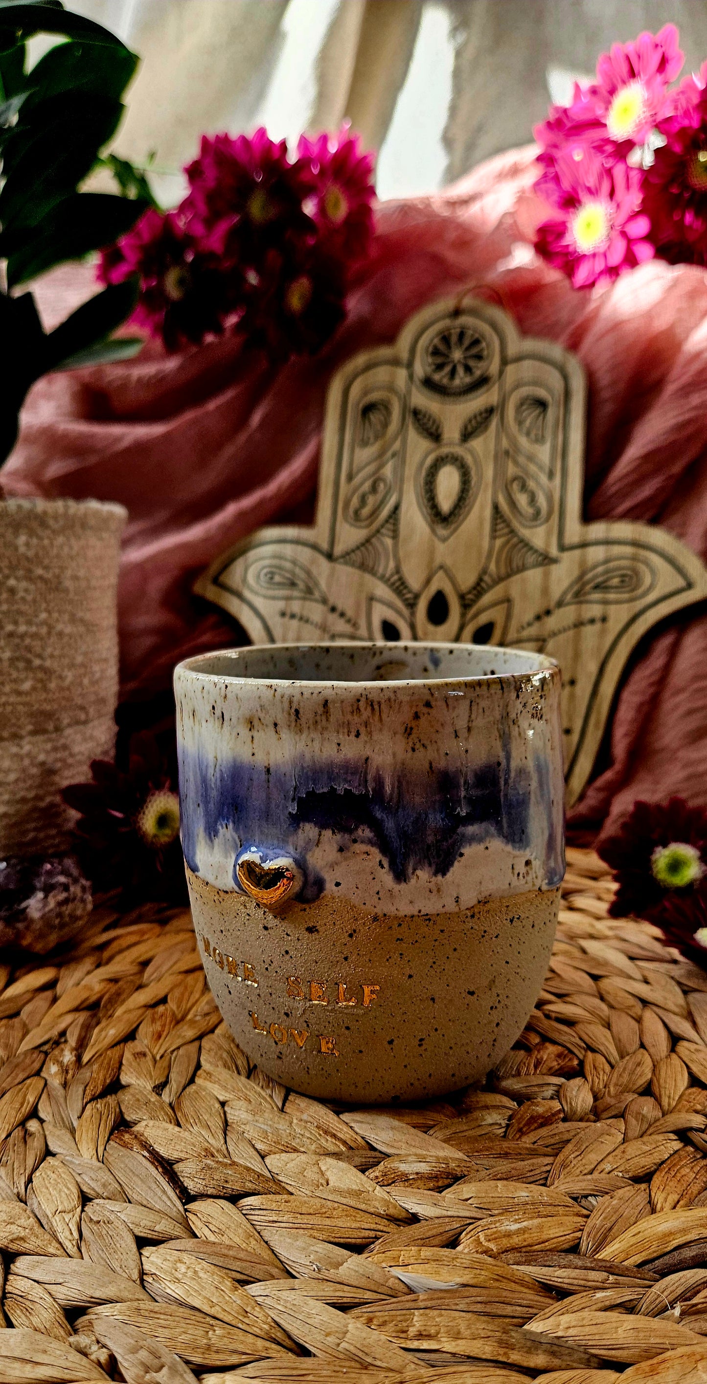 Traumhaft schöner ,,More Self Love" Becher mit Goldherzen 🫶☺️