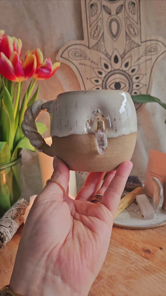 Einzigartige Kristalltasse mit Bergkristall in weiß 🧘‍♀️🌙