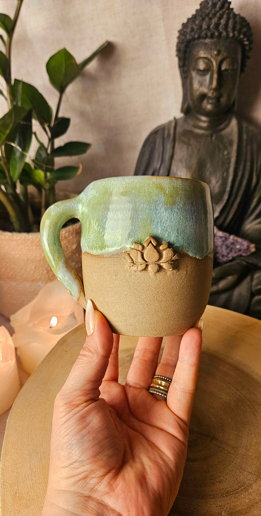 Wunderschöne ,,Lotus" Tasse B-Ware💚