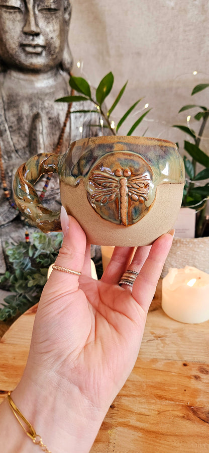 Traumhafte ,,Libellen" Tasse mit gedrehtem Henkel✨️🌷