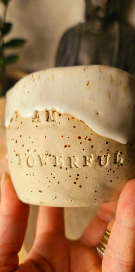 Wunderschöner  handgeformter ,,I am Powerful" Becher🌷