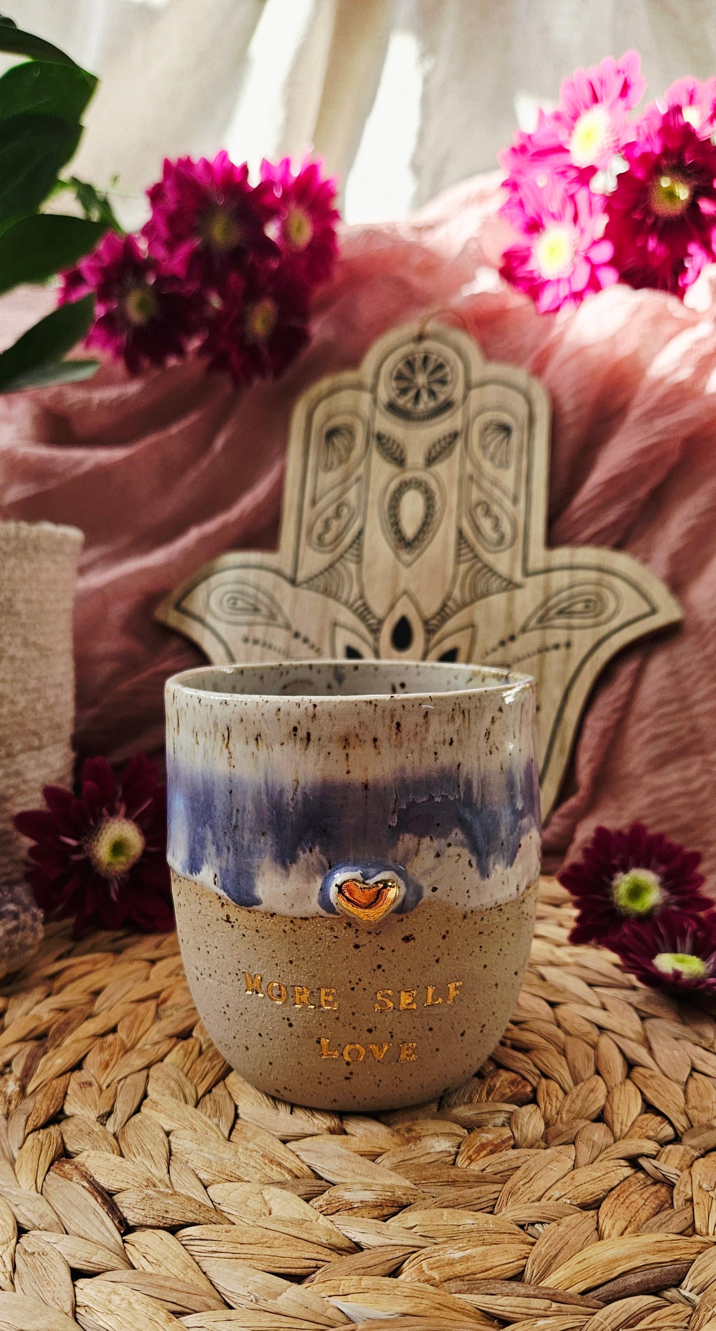 Traumhaft schöner ,,More Self Love" Becher mit Goldherzen 🫶☺️